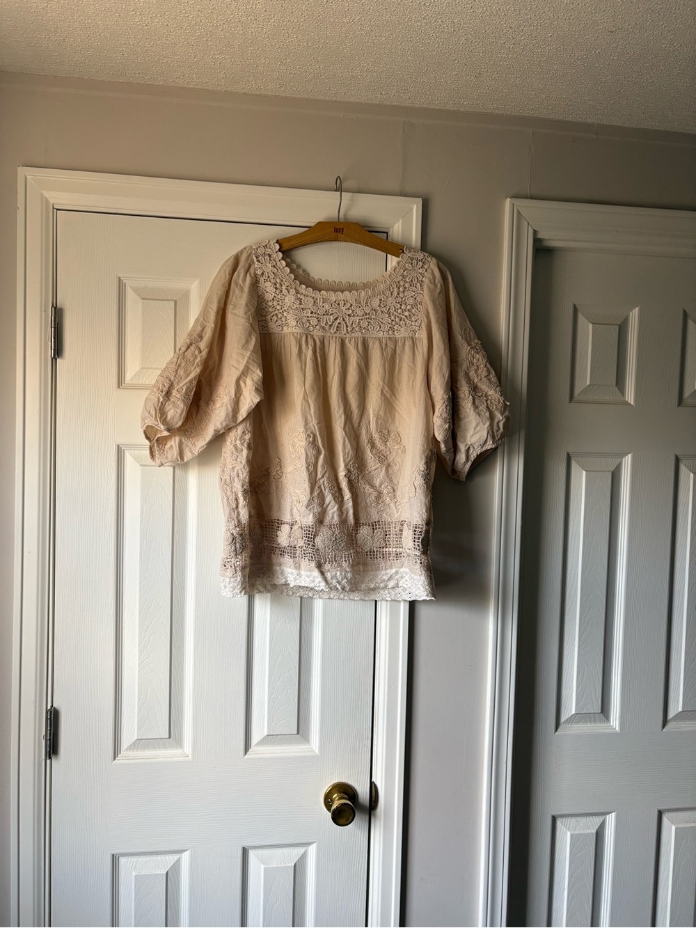 Sundance Cream Embroidered Peasant Blouse